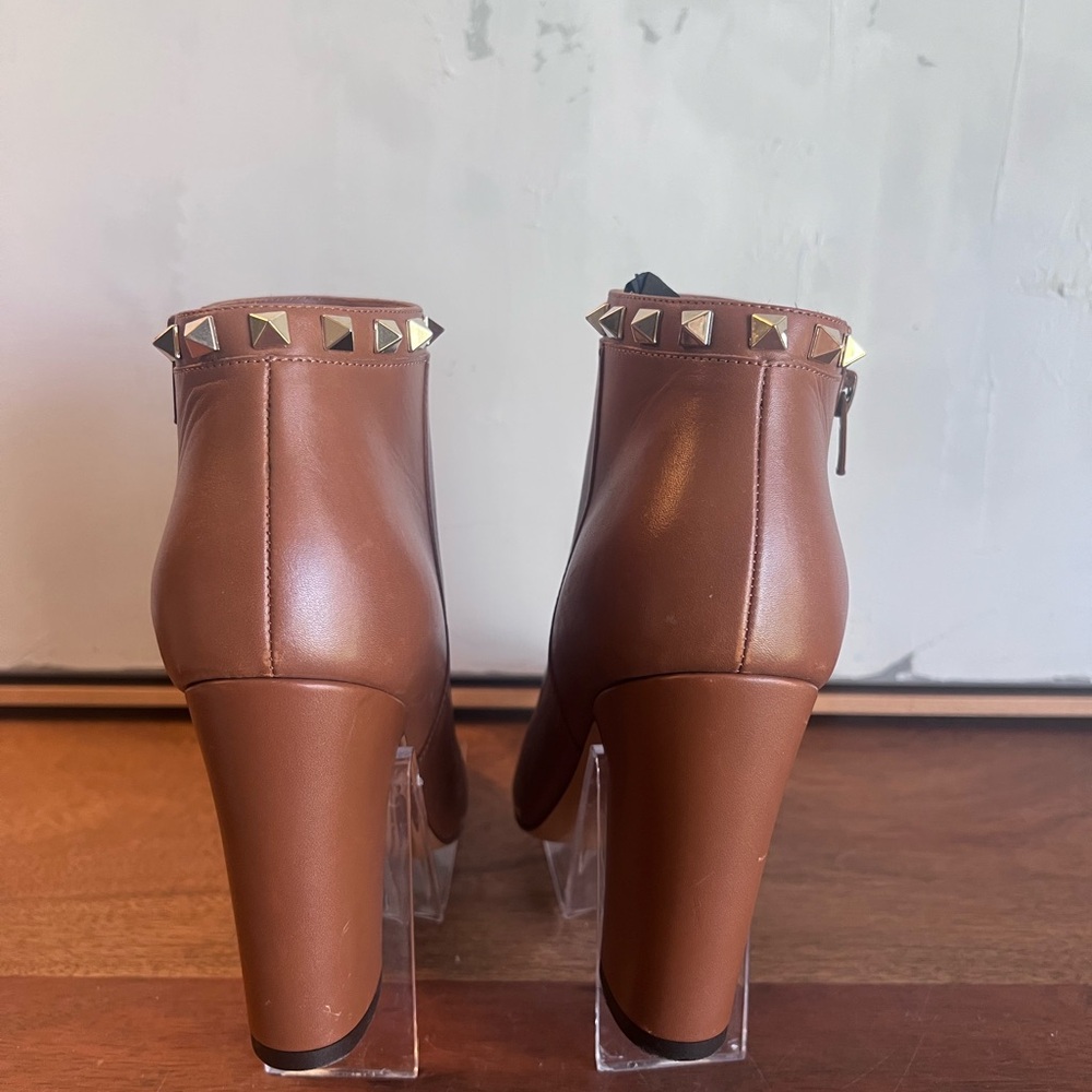 Valentino Garavani Camel Leather Pointed Ankle Booties with Gold Stud Trim - Picture 3 of 9